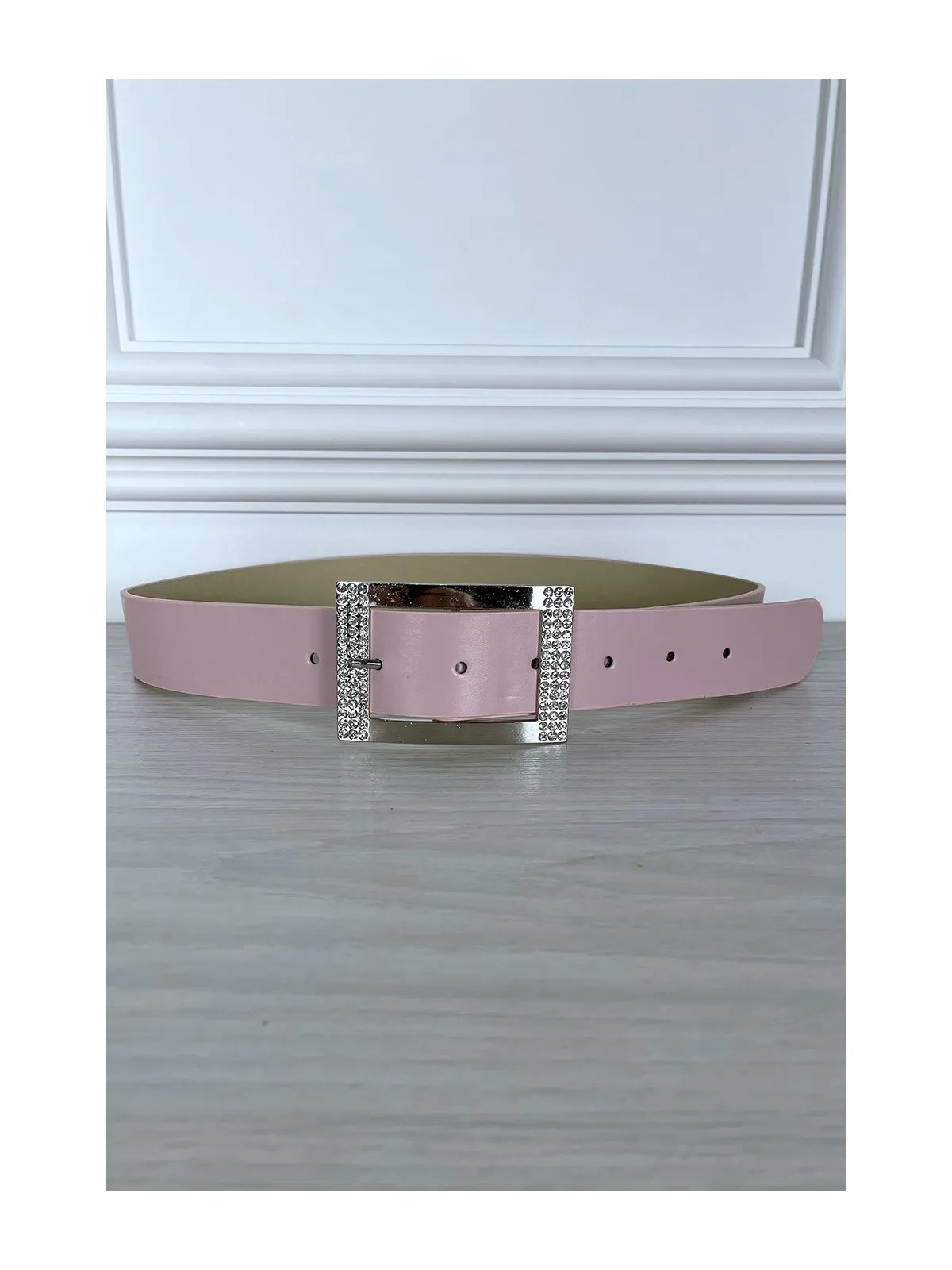 Ceinture simili rose avec boucle rectangle à strass