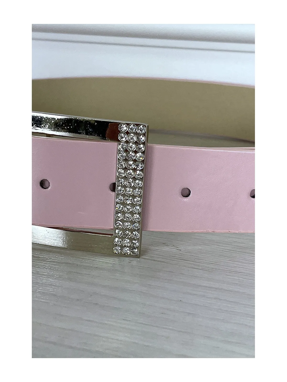 Ceinture simili rose avec boucle rectangle à strass