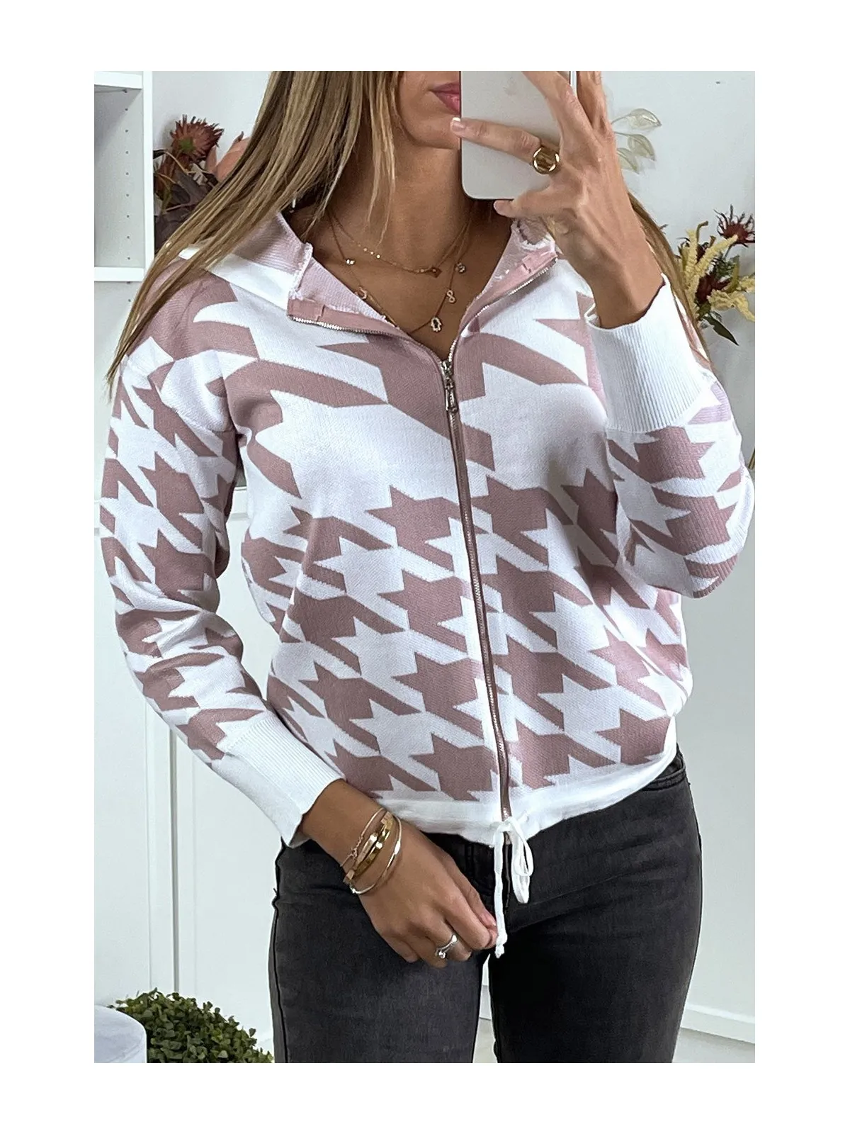 Gilet rose à capuche motif pied de poule