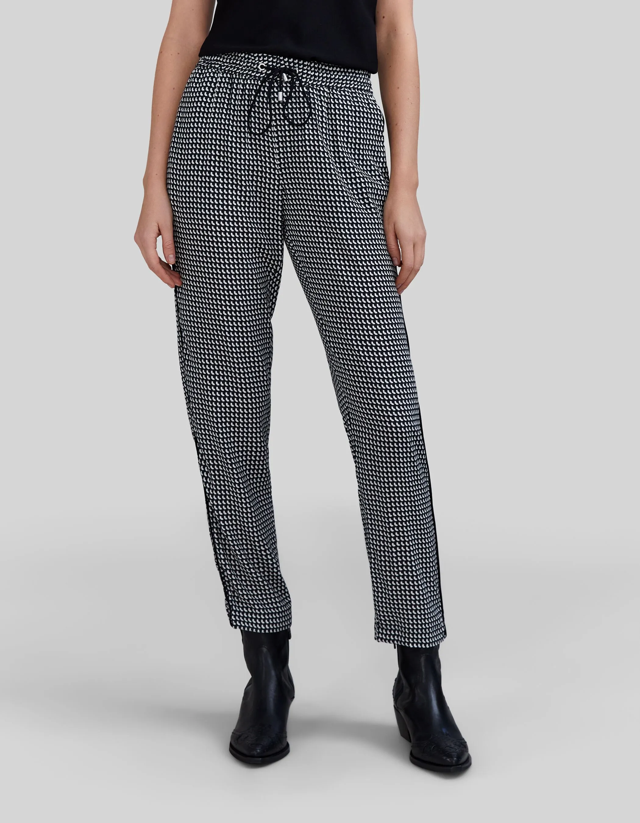 Pantalon noir LENZING™ ECOVERO™ imprimé graphique Femme