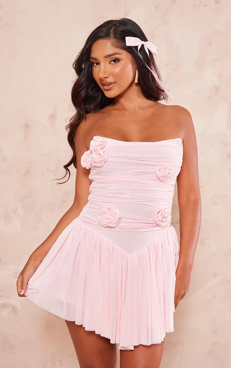 Petite Mini-robe bustier moulante rose tendre à détail roses