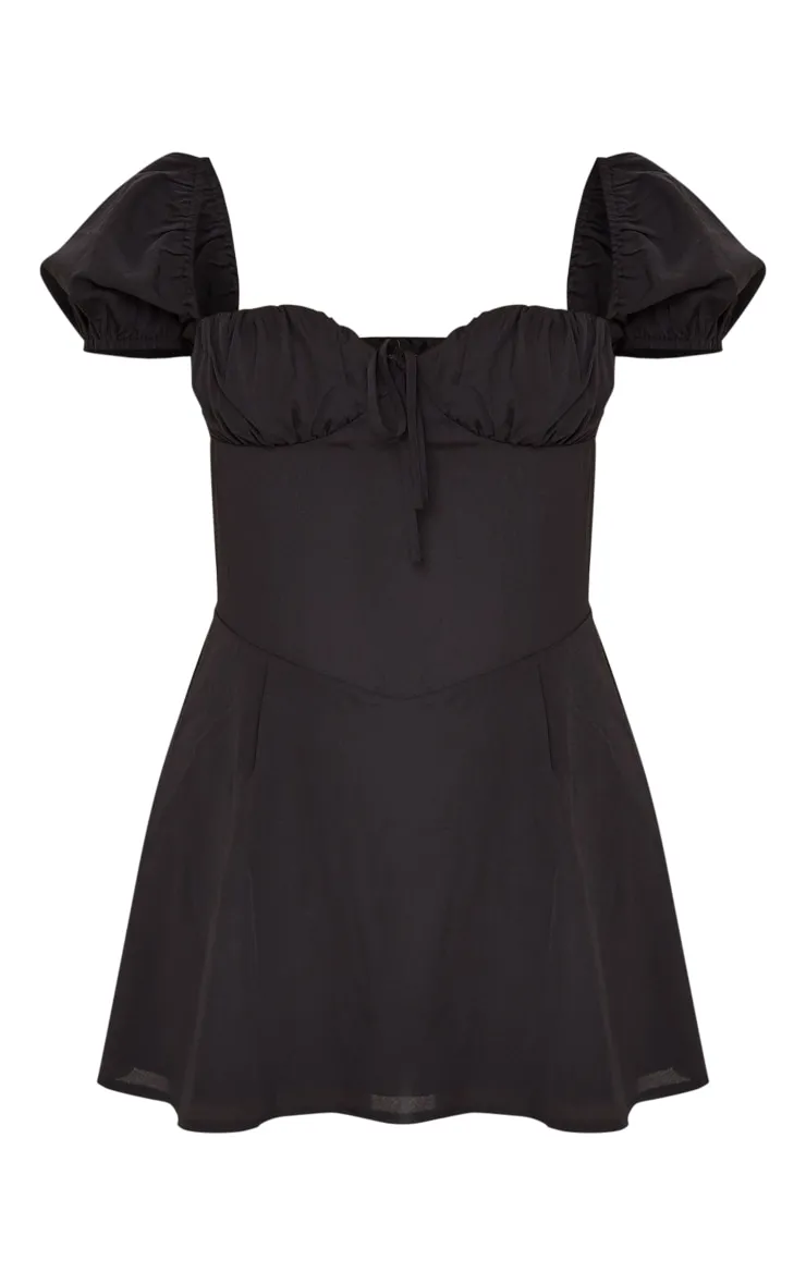 Petite Mini robe noire à manches courtes