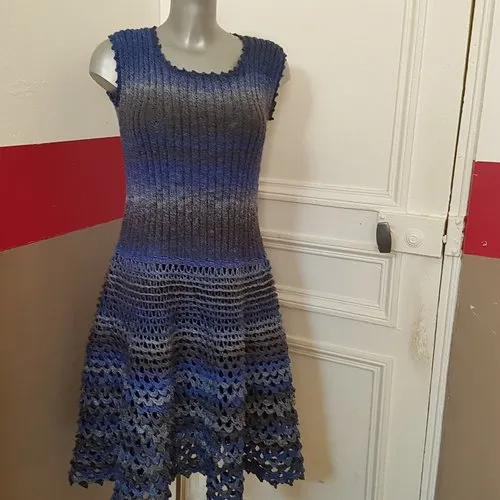 Robe bleue d'été au tricot et au crochet t. 42