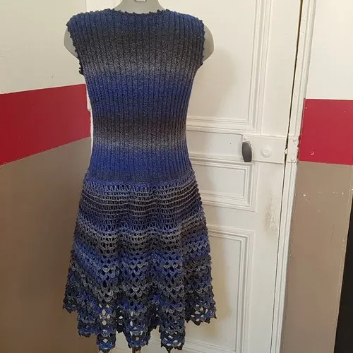 Robe bleue d'été au tricot et au crochet t. 42