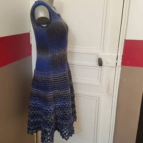 Robe bleue d'été au tricot et au crochet t. 42